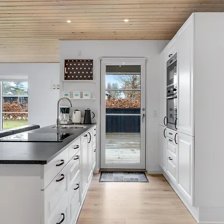4 Bedroom Gorgeous In Dom wakacyjny