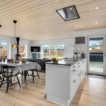 Dom wakacyjny 4 Bedroom Gorgeous In