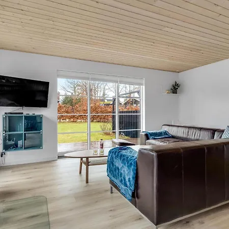 4 Bedroom Gorgeous In Hadsund