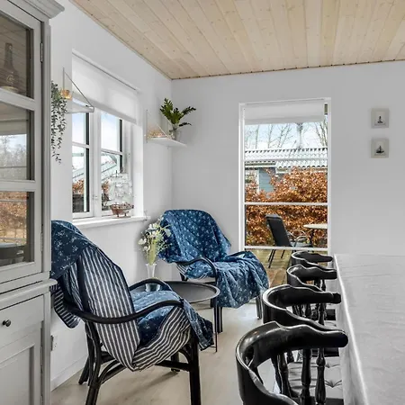 4 Bedroom Gorgeous In Hadsund