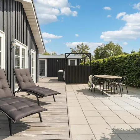 4 Bedroom Gorgeous In Hadsund