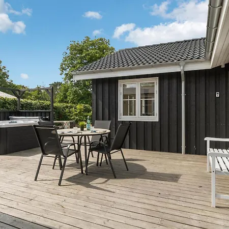 4 Bedroom Gorgeous In *